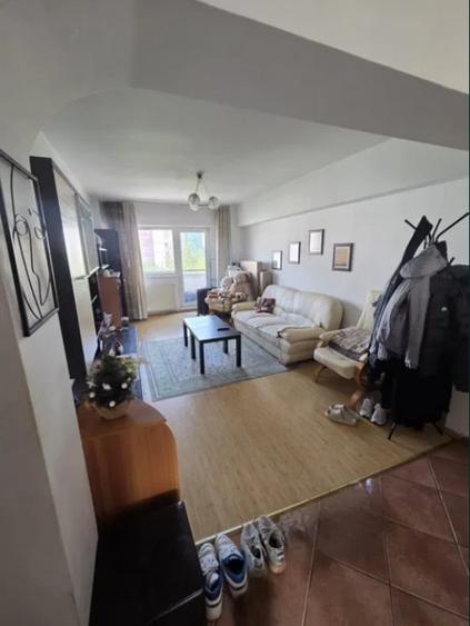 Apartament cu 3 camere decomandat în Centrul Civic
