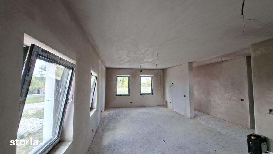 Casă cu 5 camere cu Teren 420 Mp în Albota
