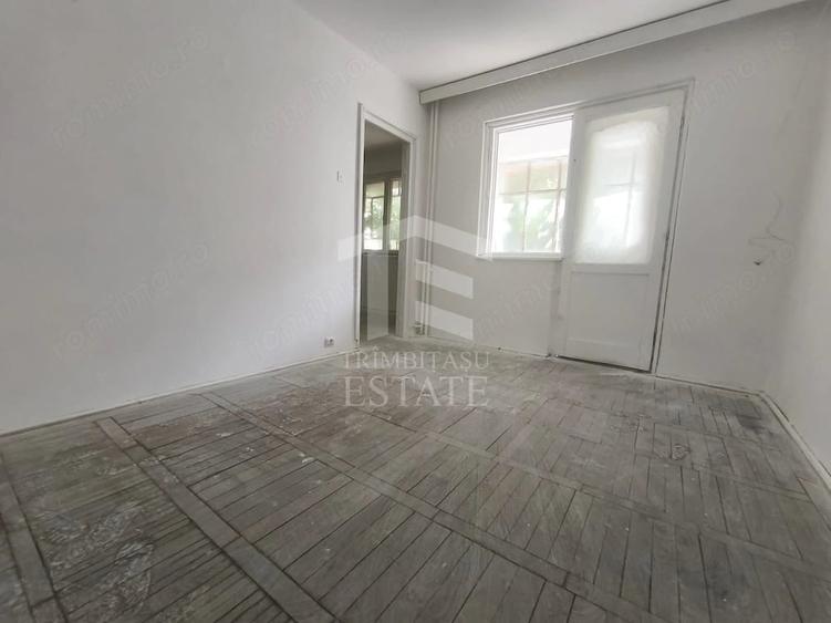 Apartament cu 3 camere semidecomandat în Central