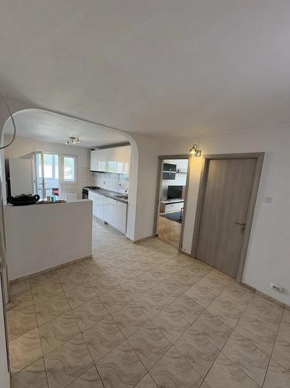 Apartament cu 4 camere decomandat în Central