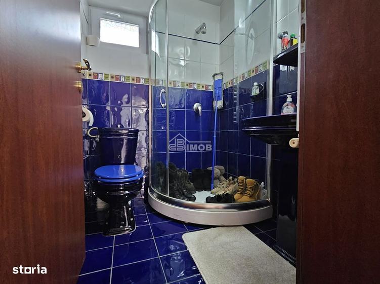 Casă cu 5 camere cu Canalizare în Micro 2