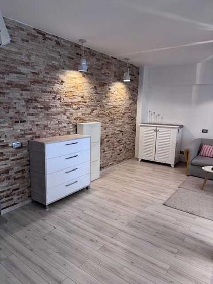 Apartament cu 3 camere decomandat în Ultracentral