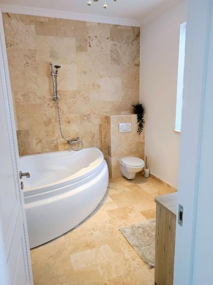 Casă individuală cu 5 camere cu Canalizare în Crevedia