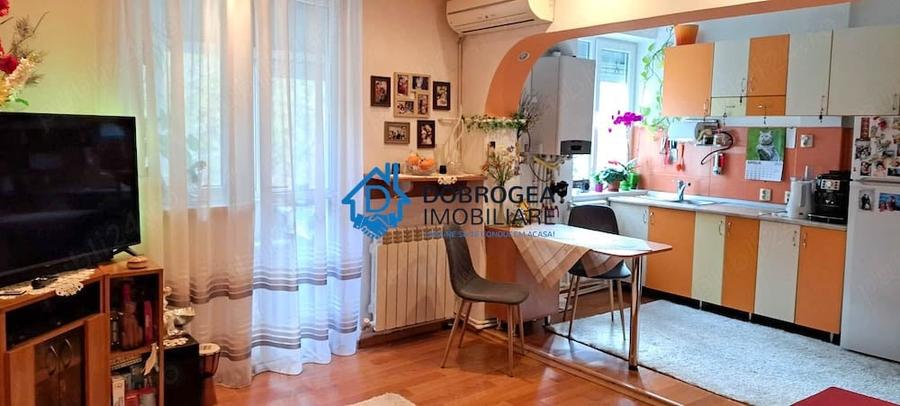 Apartament cu 2 camere decomandat, mobilat în Piața Veche