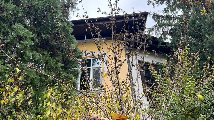 Casă individuală cu 4 camere cu Canalizare în Cotroceni