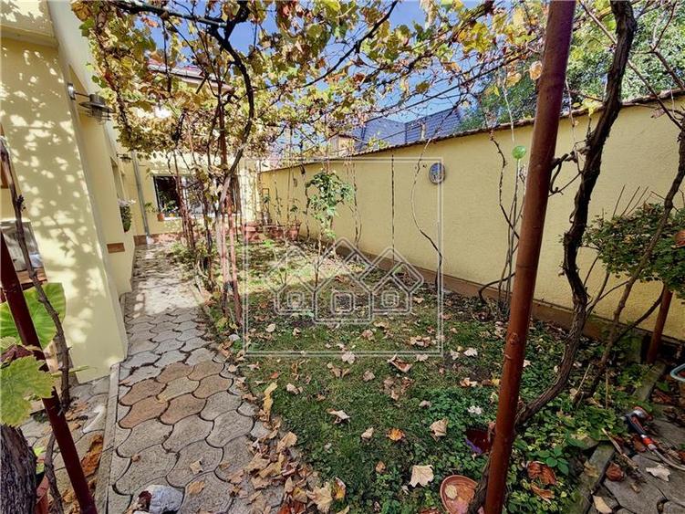 Duplex cu 6 camere cu Canalizare în Terezian