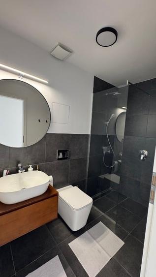 Apartament cu 4 camere decomandat, mobilat în Central