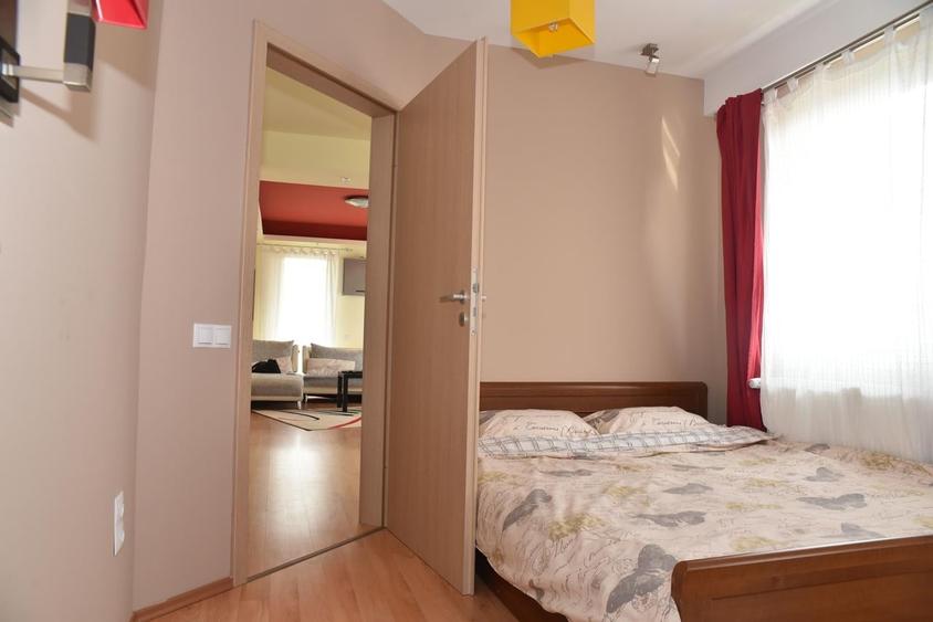 Apartament cu 4 camere decomandat, mobilat în Între Lacuri