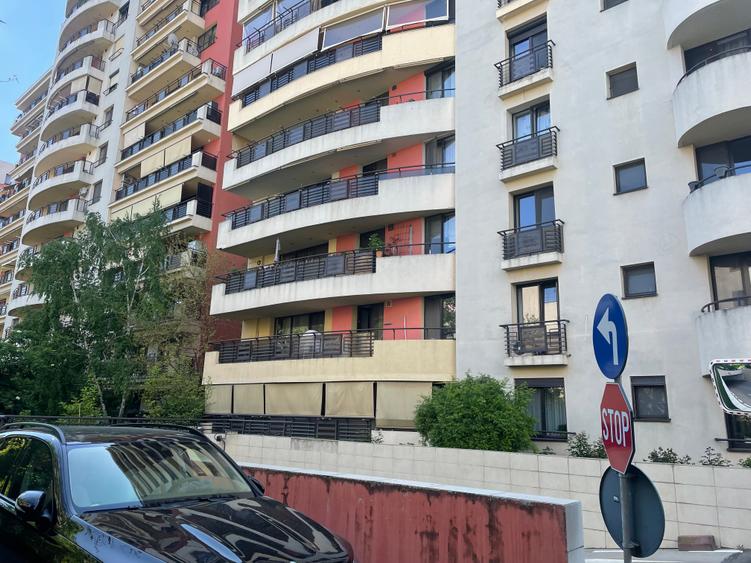 Apartament cu 4 camere decomandat în Ștefan cel Mare