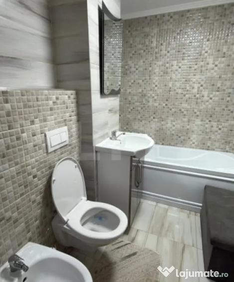 Apartament cu 3 camere, 85 mp, etaj 1, loc de parcare, Str. - 8