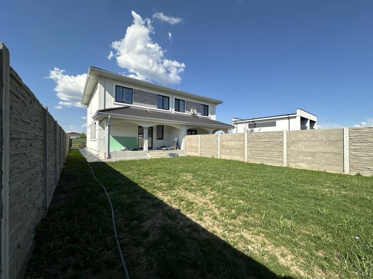 Duplex cu 5 camere cu Canalizare în Moșnița Nouă