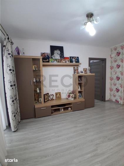 Casă cu 6 camere cu Teren 1073 Mp în Sânmartin