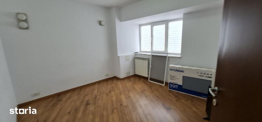 Spațiu comercial, de 100 mp, în Decebal