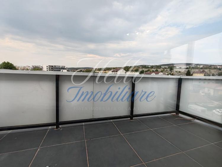 Apartament cu 4 camere semidecomandat în Dâmbul Rotund