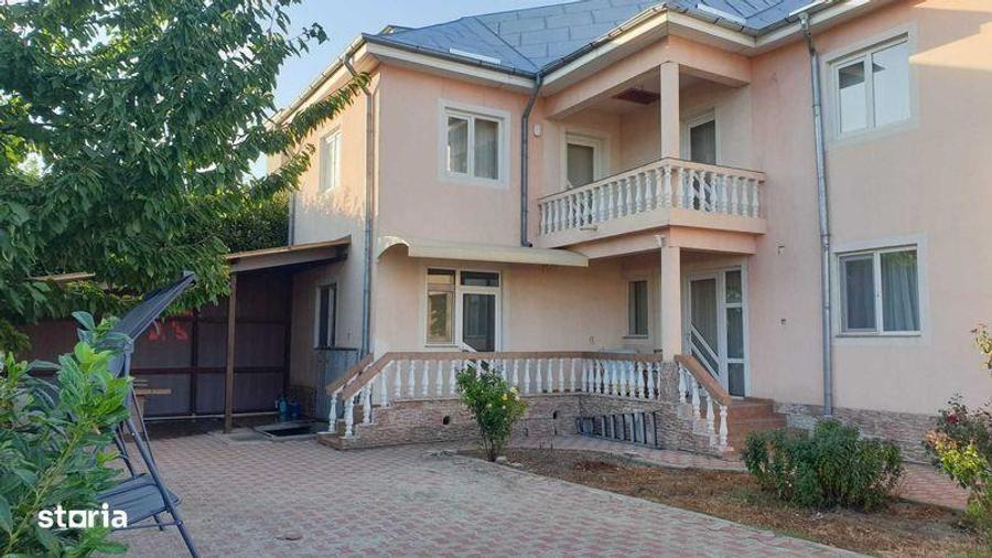 Casă cu 4 camere cu Teren 237 Mp în Golești