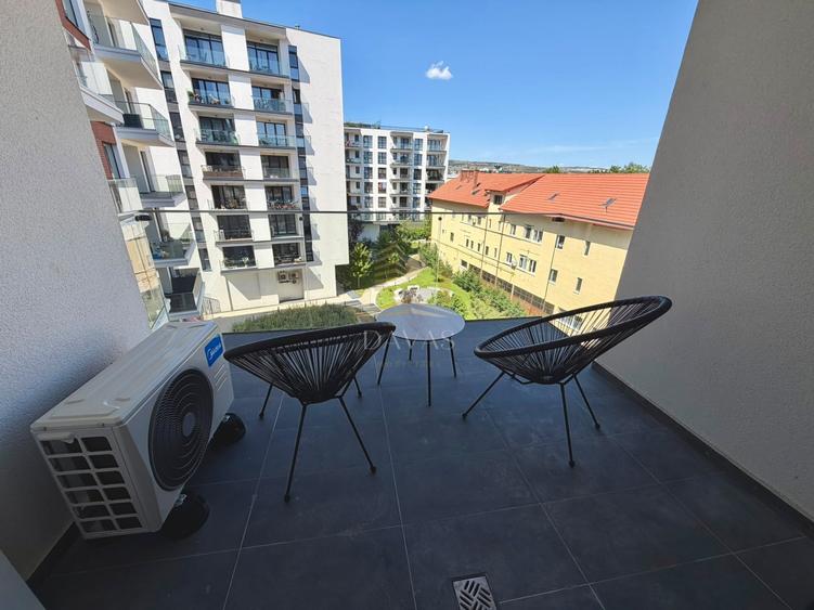 Apartament cu 2 camere semidecomandat, mobilat în Semicentral