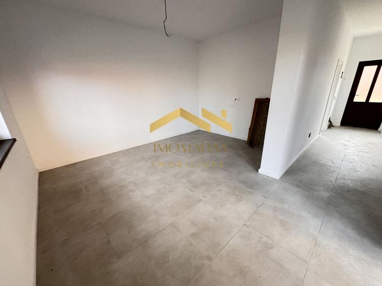 Casă individuală cu 4 camere cu Canalizare în Utvin