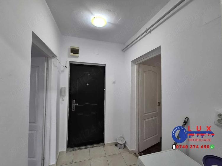 Apartament cu 3 camere semidecomandat în Babadag