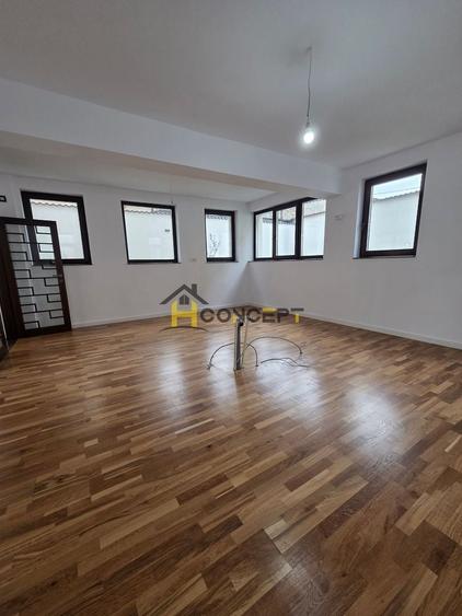 Casă individuală cu 5 camere cu Canalizare în Theodor Pallady