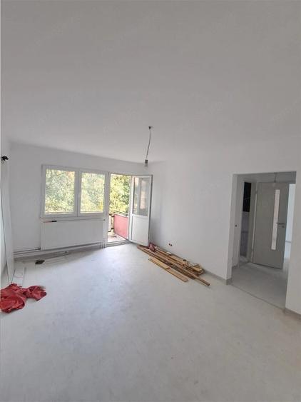 Apartament cu 2 camere semidecomandat în Tipografilor