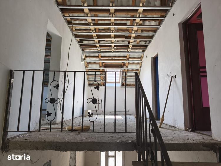 Casă cu 5 camere cu Teren 1100 Mp în Ernei