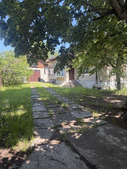 Casă cu 4 camere cu Teren 1013 Mp în Scorțeni