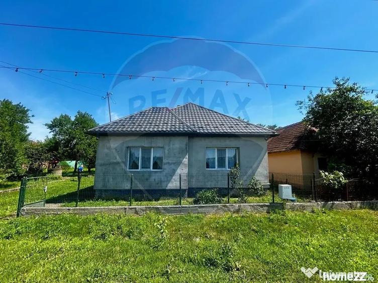 Casă cu 3 camere cu Teren 1500 Mp în Aciua