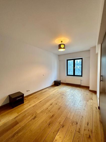 Apartament cu 3 camere decomandat în Barbu Văcărescu