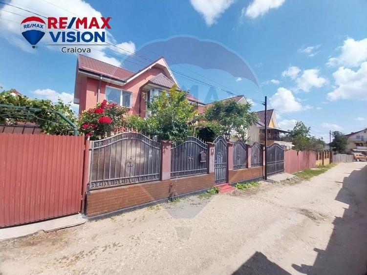 Casă individuală cu 4 camere cu Teren 200 Mp în Brestei