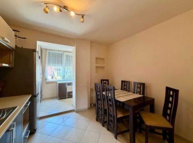 Apartament cu 3 camere decomandat în Centru Civic