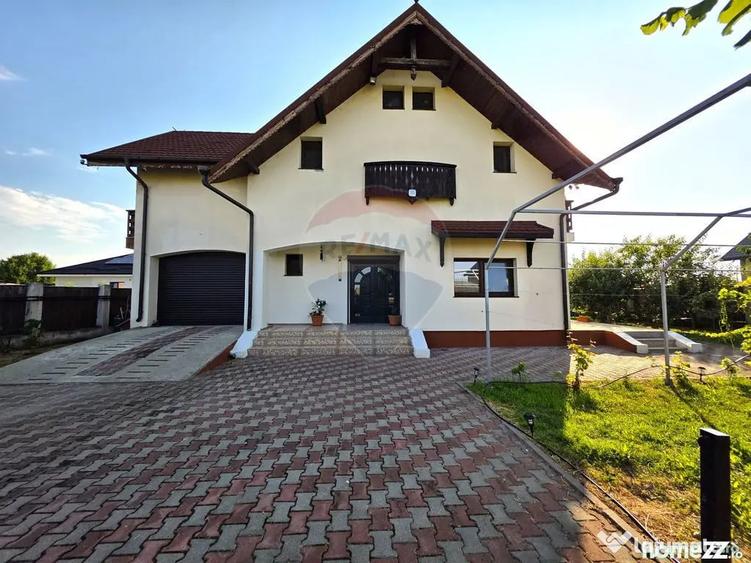 Casă cu 4 camere cu Teren 680 Mp în Spătaru