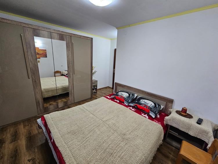 Casă individuală cu 5 camere cu Garaj în Sud