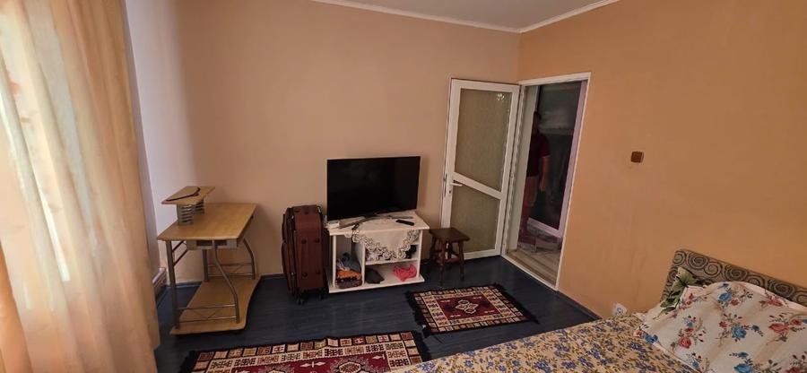 Apartament cu 3 camere decomandat, mobilat în Km 4-5