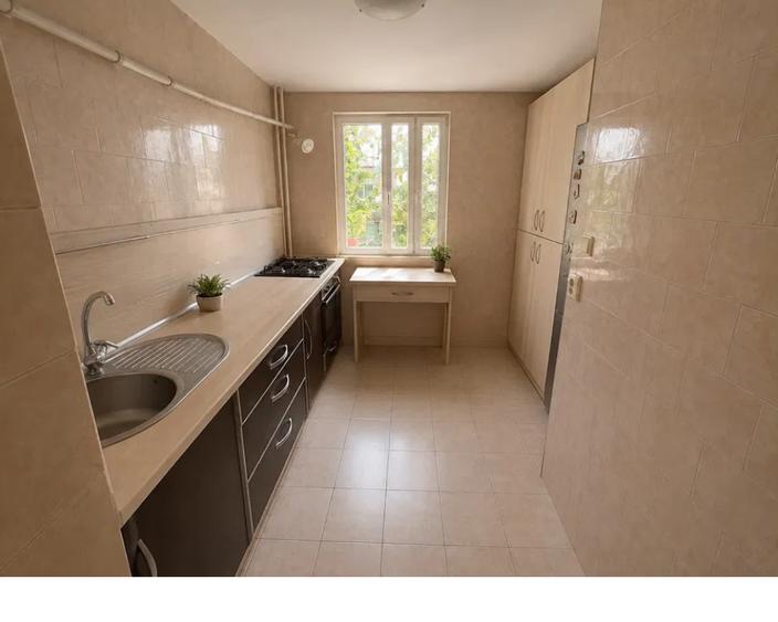 Apartament cu 3 camere decomandat, mobilat în Drumul Taberei