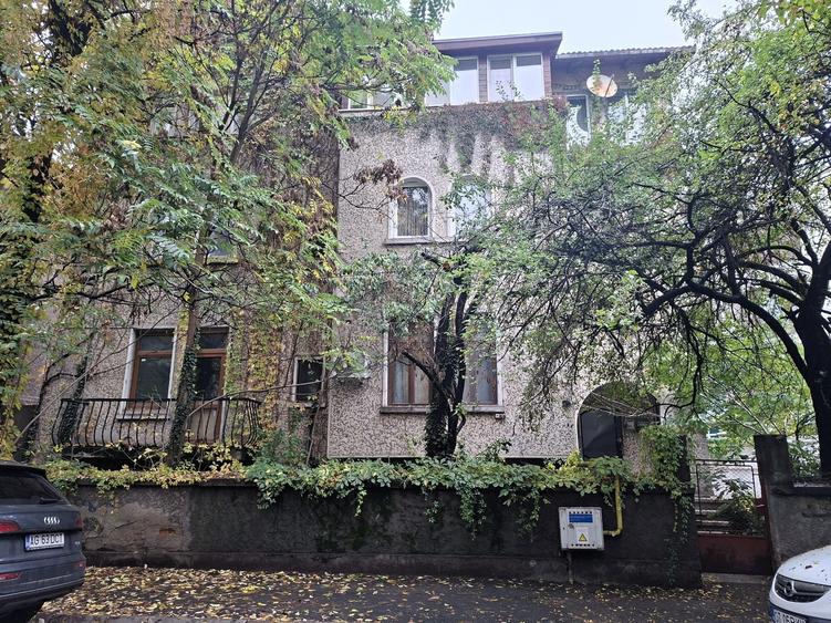 Garsonieră circulară în Cotroceni