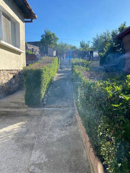 Casă cu 4 camere cu Teren 900 Mp în Central