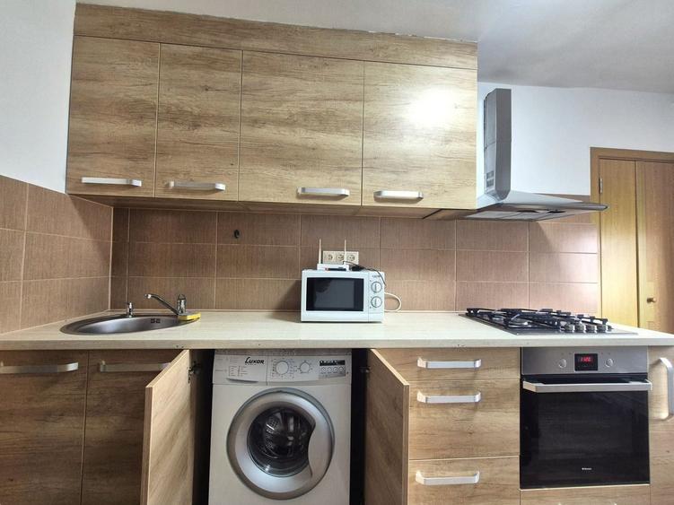 Apartament cu 3 camere decomandat în Bartolomeu