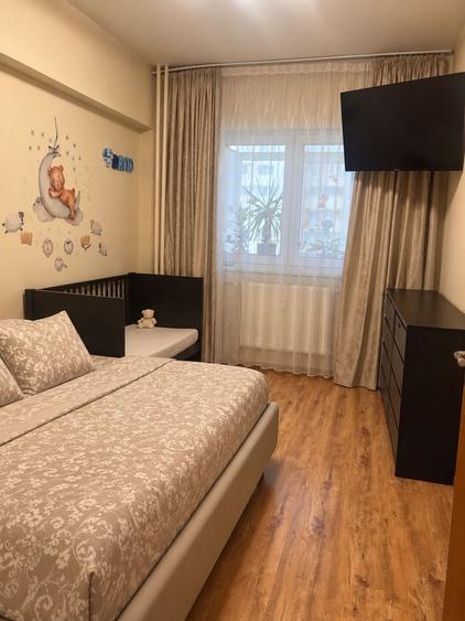 Apartament cu 3 camere decomandat în Dobroești