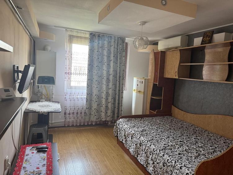 Garsonieră decomandată în Micro 19