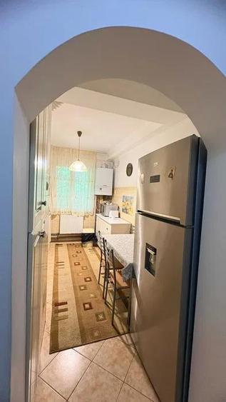 Apartament cu 4 camere semidecomandat, mobilat în Tătărași