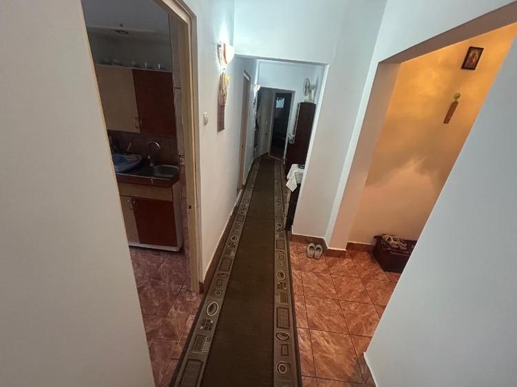 Apartament cu 3 camere decomandat, mobilat în Fetești-Gară