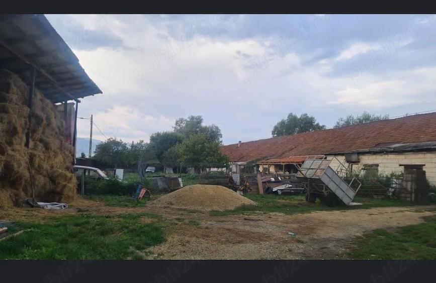 Spațiu comercial, de 1,000 mp, în Central