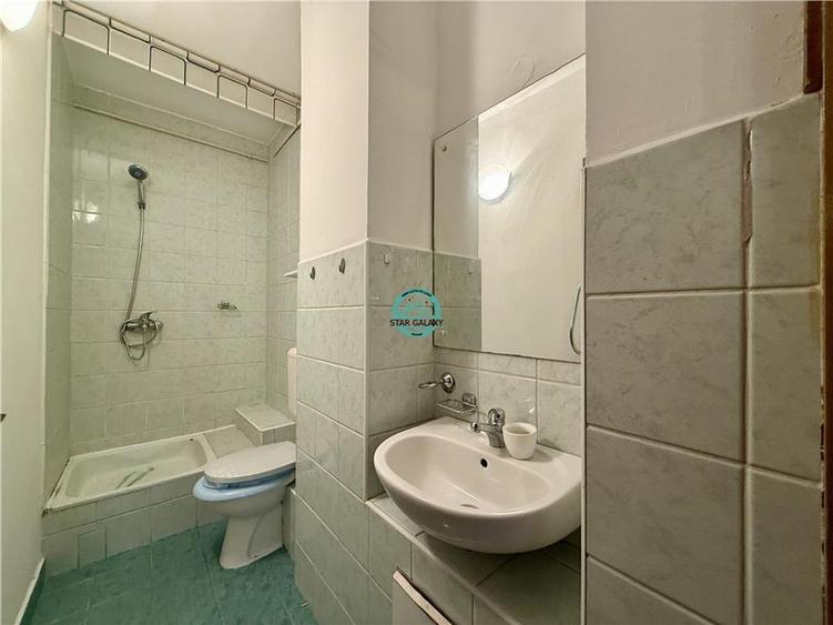 Apartament cu 3 camere decomandat, mobilat în Corina