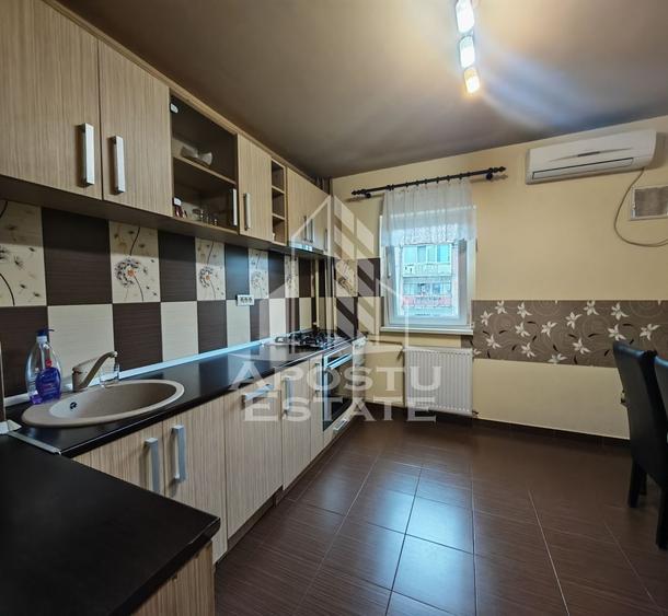 Apartament cu 3 camere semidecomandat, mobilat în Torontalului