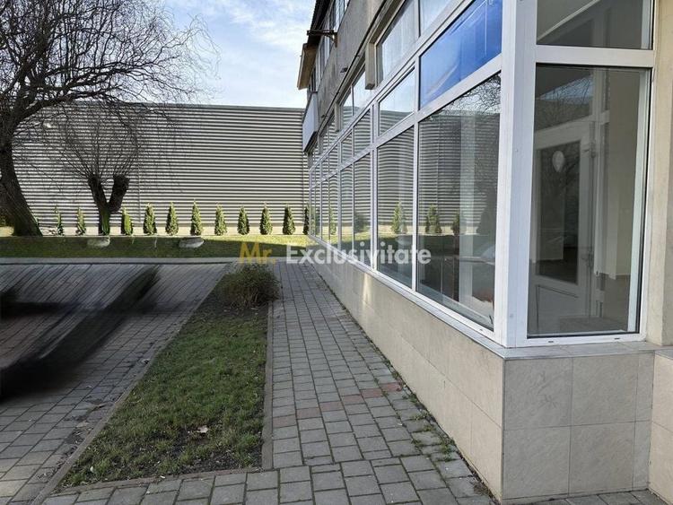 Spațiu comercial, de 145.55000305176 mp, în Central
