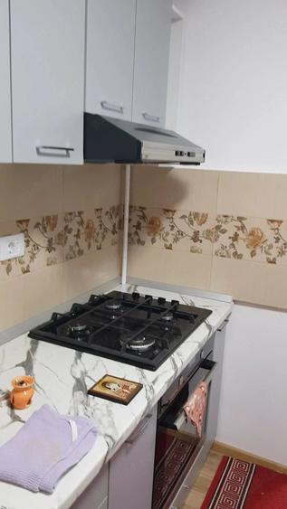 Apartament cu 4 camere decomandat în Baza 3
