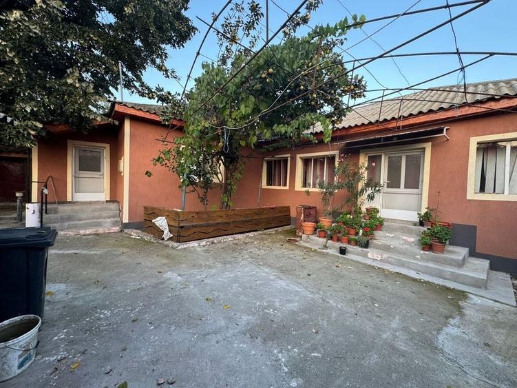 Casă cu 4 camere în Vasile Alecsandri