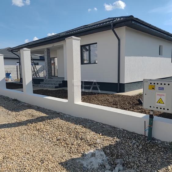 Casă individuală cu 3 camere cu Teren 350 Mp în Domnești