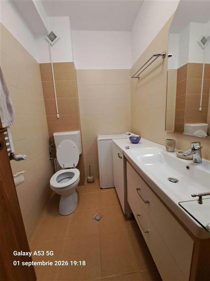 Apartament cu 4 camere decomandat, mobilat în Titan