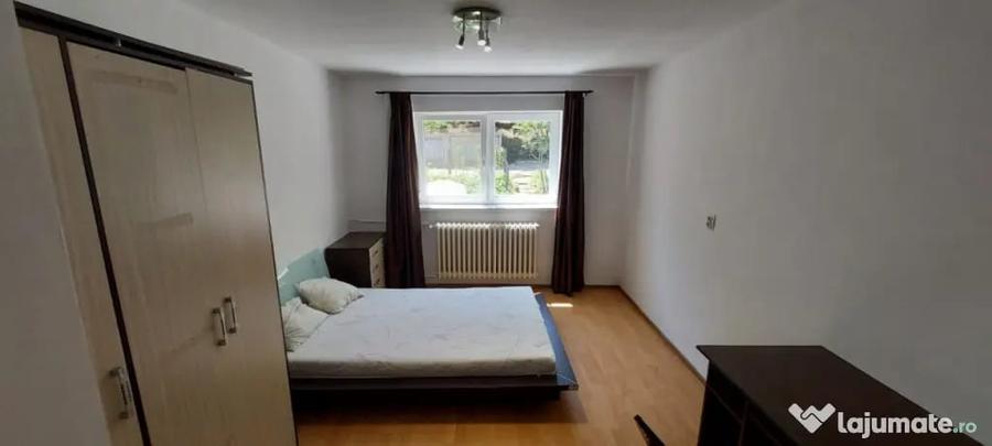 Garsonieră decomandată în Gruia